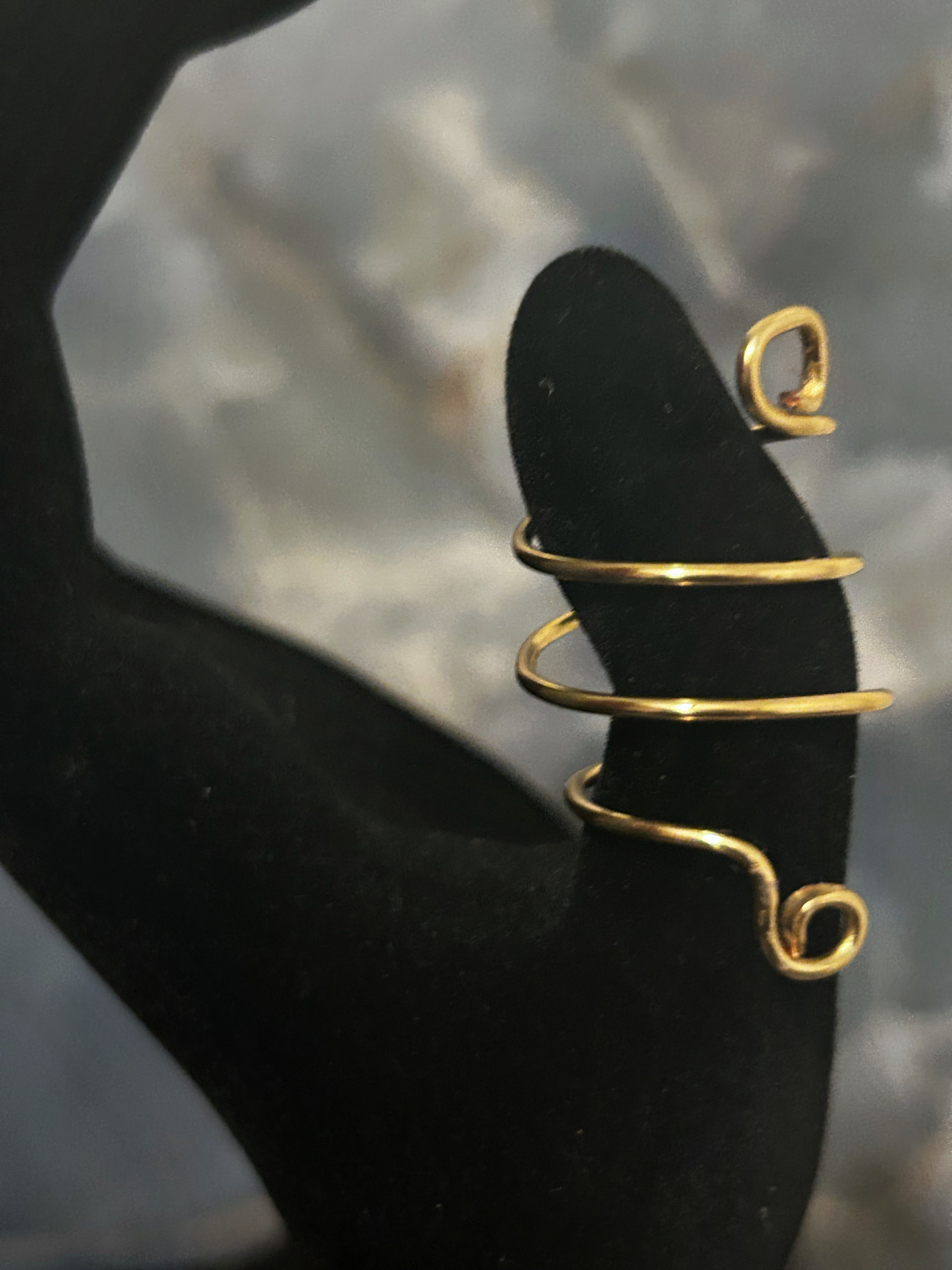 Golden Grace Ring – Spiral Wire Design with Crystal Accent