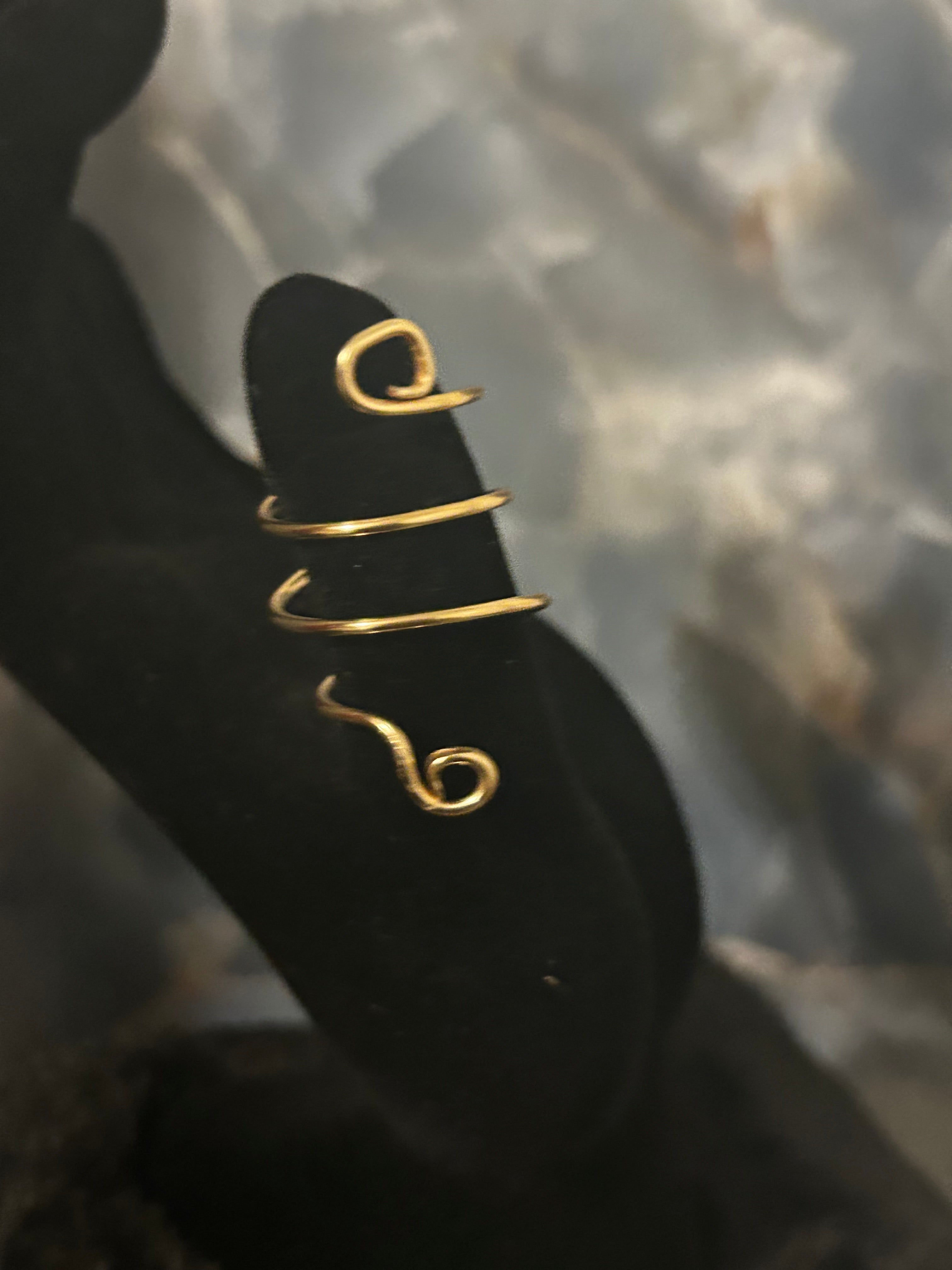 Golden Grace Ring – Spiral Wire Design with Crystal Accent
