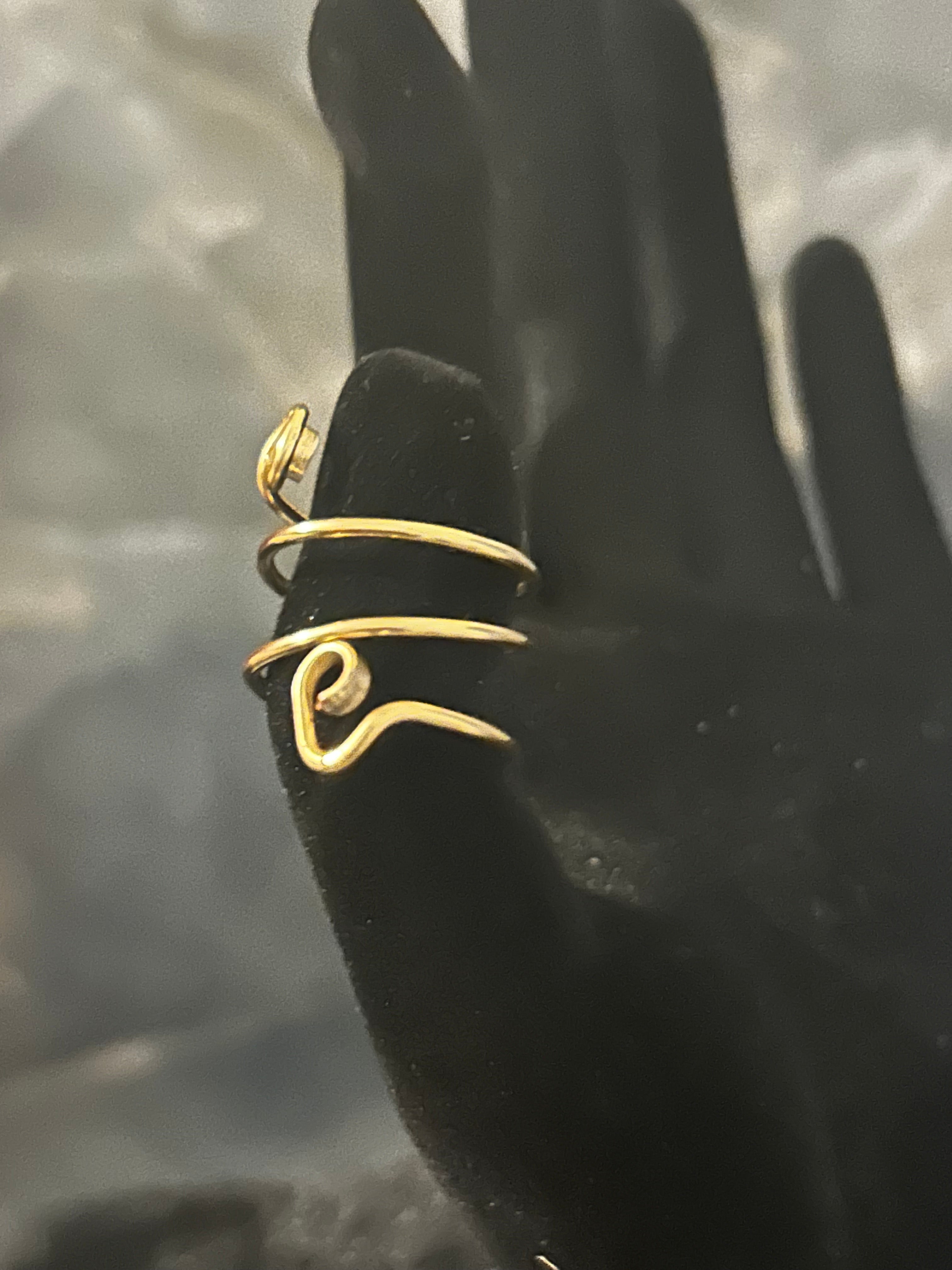 Golden Grace Ring – Spiral Wire Design with Heart Accent