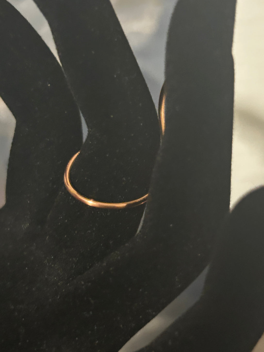 Golden Flow Ring – Abstract Wire Loop Design