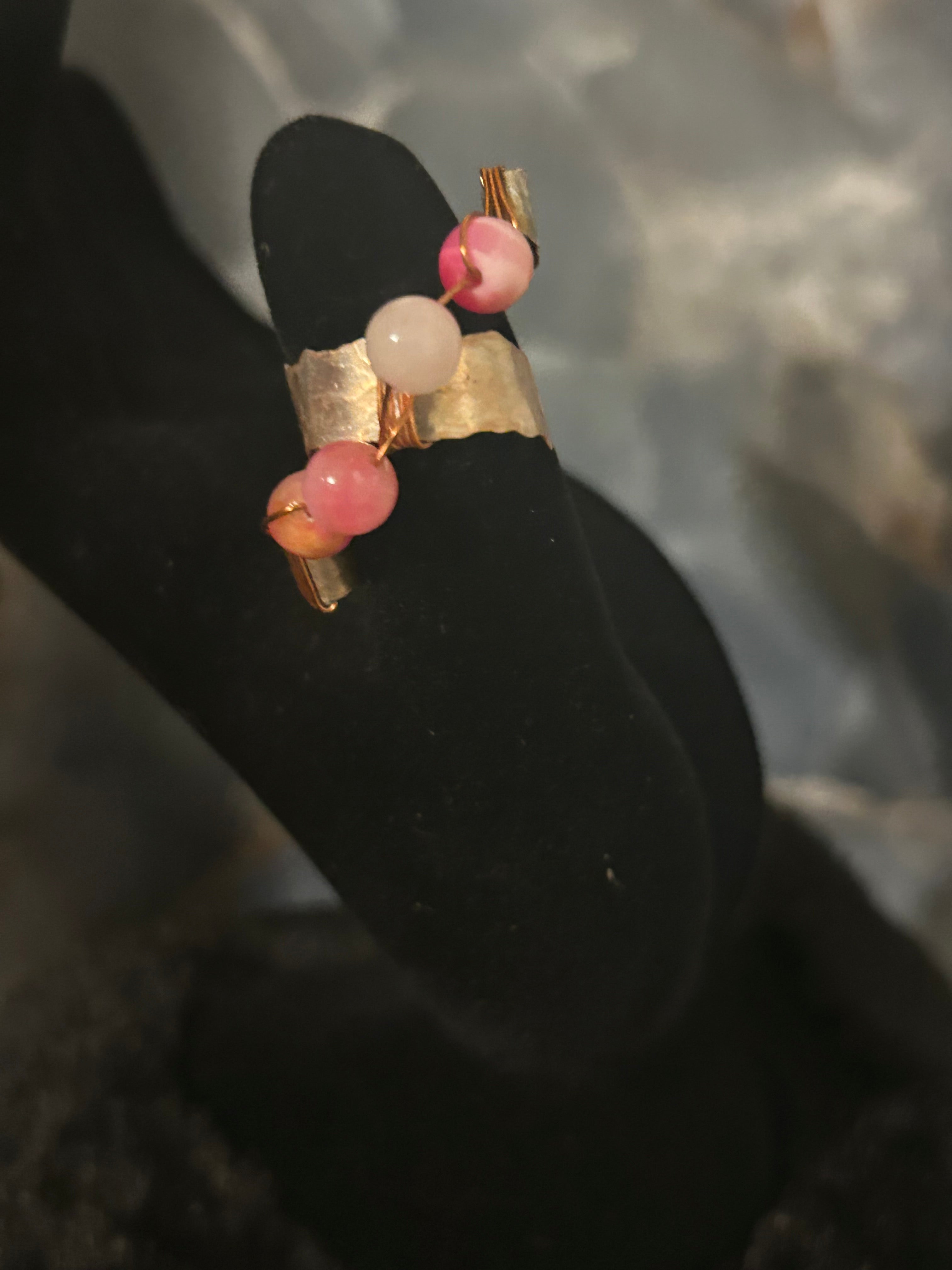 Rose Quartz Grace Ring – Hammered Gold Band