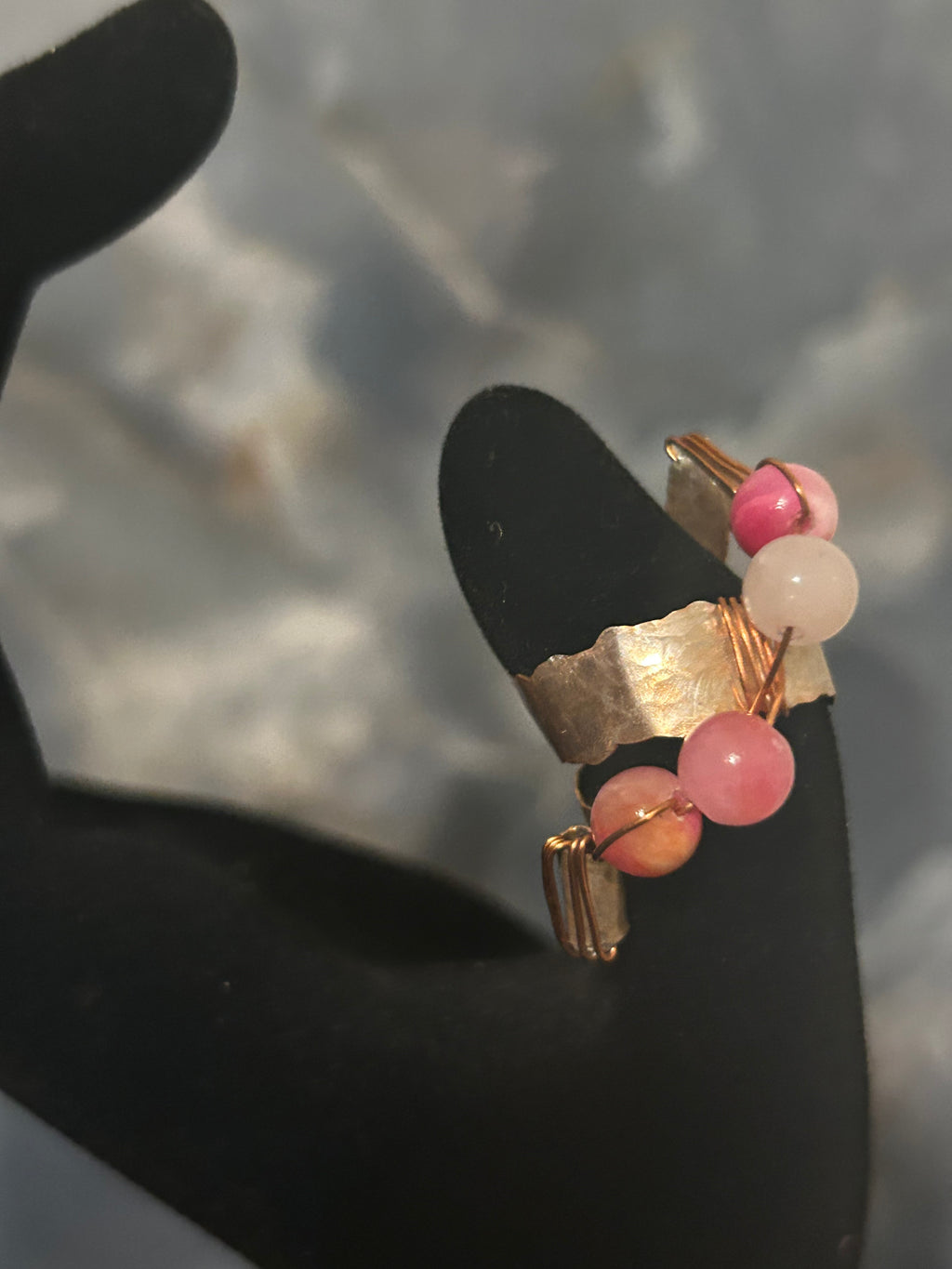 Rose Quartz Grace Ring – Hammered Gold Band