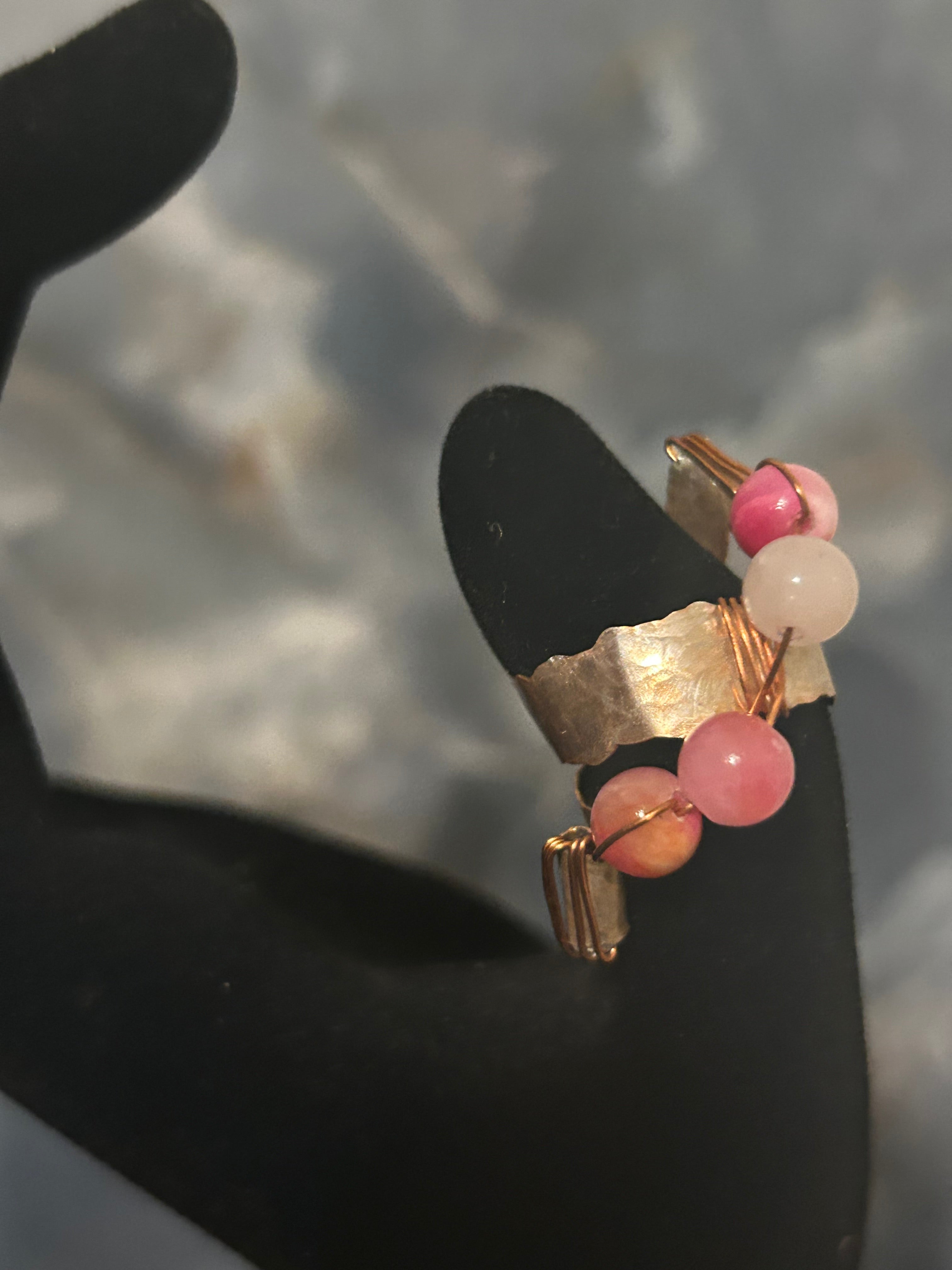 Rose Quartz Grace Ring – Hammered Gold Band